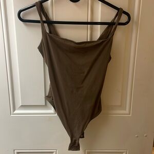 NWT Skims square neck bodysuit in dark brown / oxide in size m